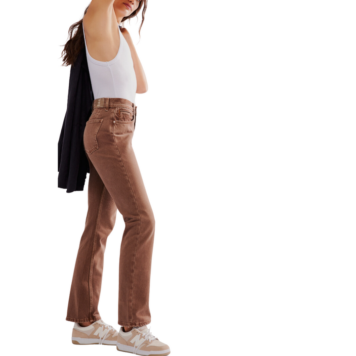 Xena Slim Straight Jeans in Brown