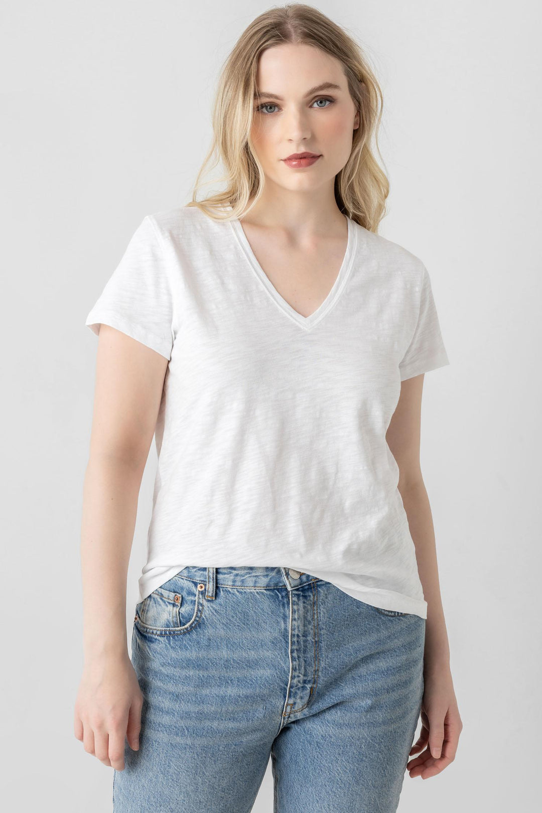 White V-Neck Short Sleeve Seam Tee