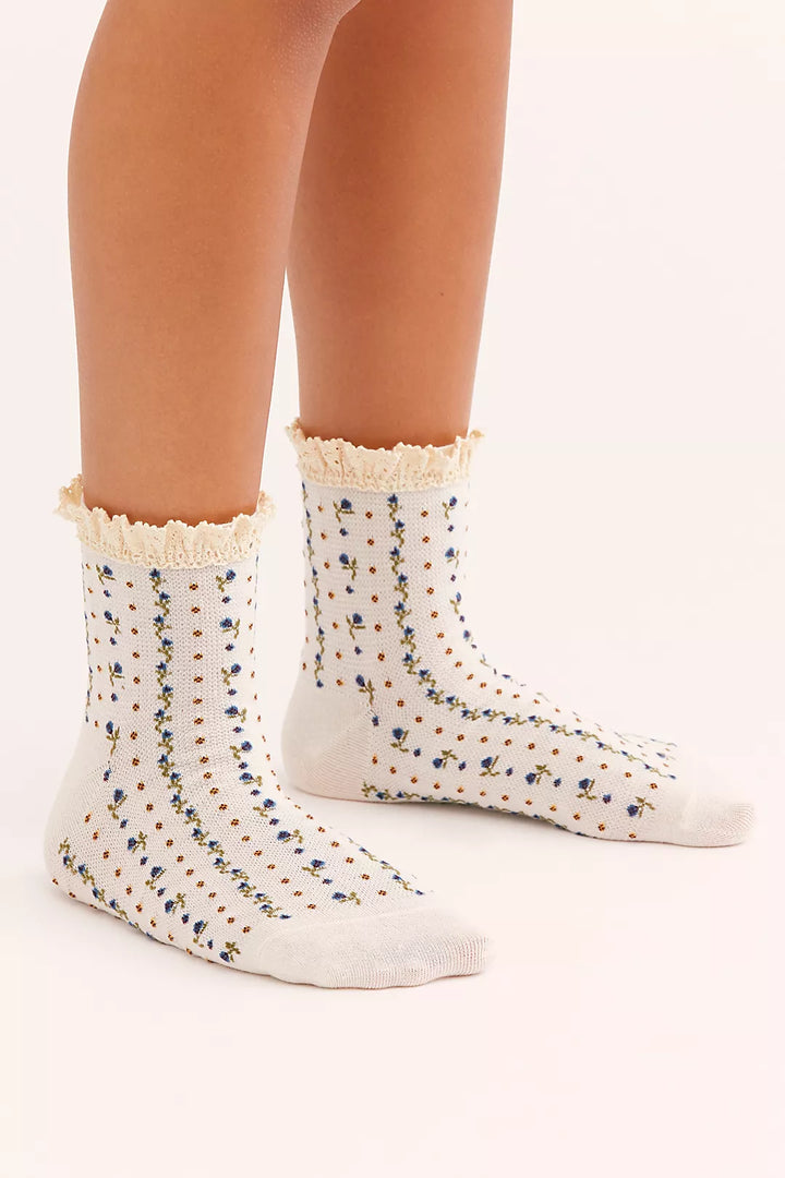 Rosebud Waffle Knit Ankle Socks in Ivory